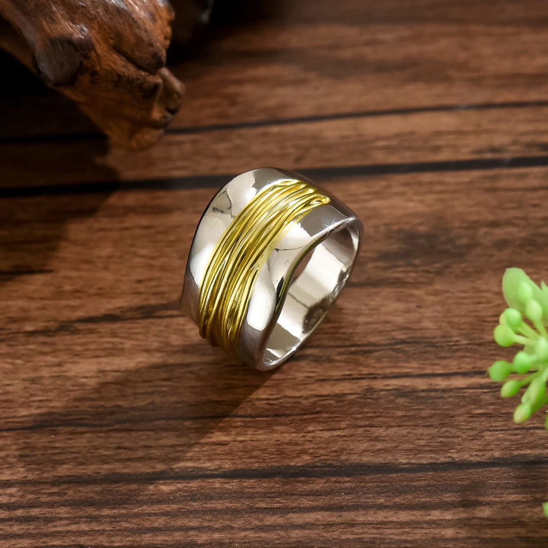 Eyea™ - Wire Statement Ring